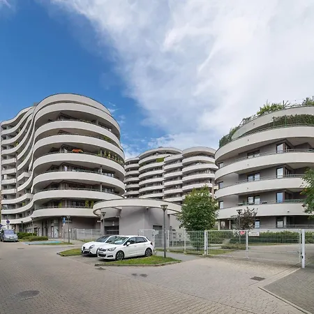 Spacious With A Workspace And Balcony Near The Water Park By Renters