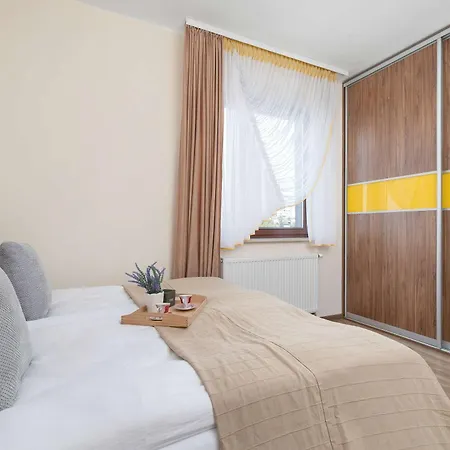Spacious With A Workspace And Balcony Near The Water Park By Renters * Kraków