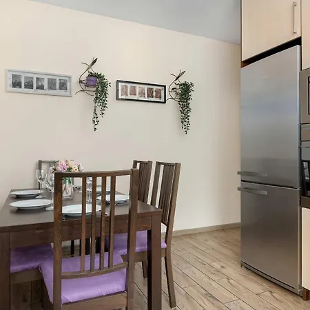 Spacious With A Workspace And Balcony Near The Water Park By Renters Lägenhet Kraków