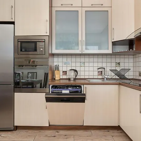 Lägenhet Spacious With A Workspace And Balcony Near The Water Park By Renters Kraków