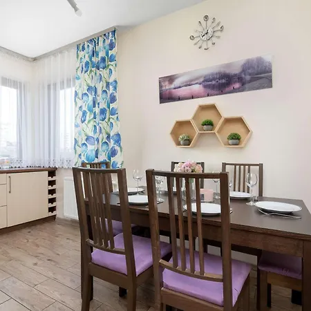 Spacious With A Workspace And Balcony Near The Water Park By Renters