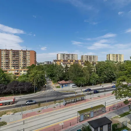 Spacious With A Workspace And Balcony Near The Water Park By Renters *