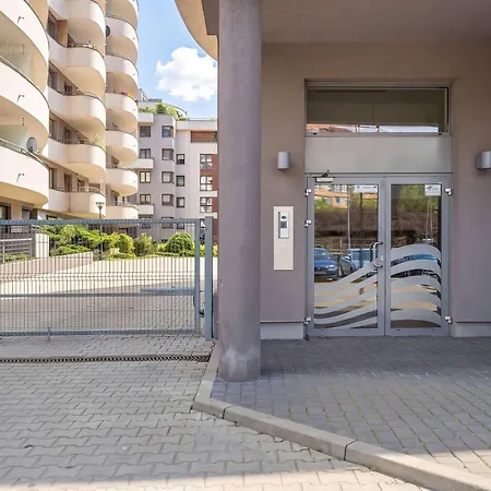 Spacious With A Workspace And Balcony Near The Water Park By Renters Lägenhet
